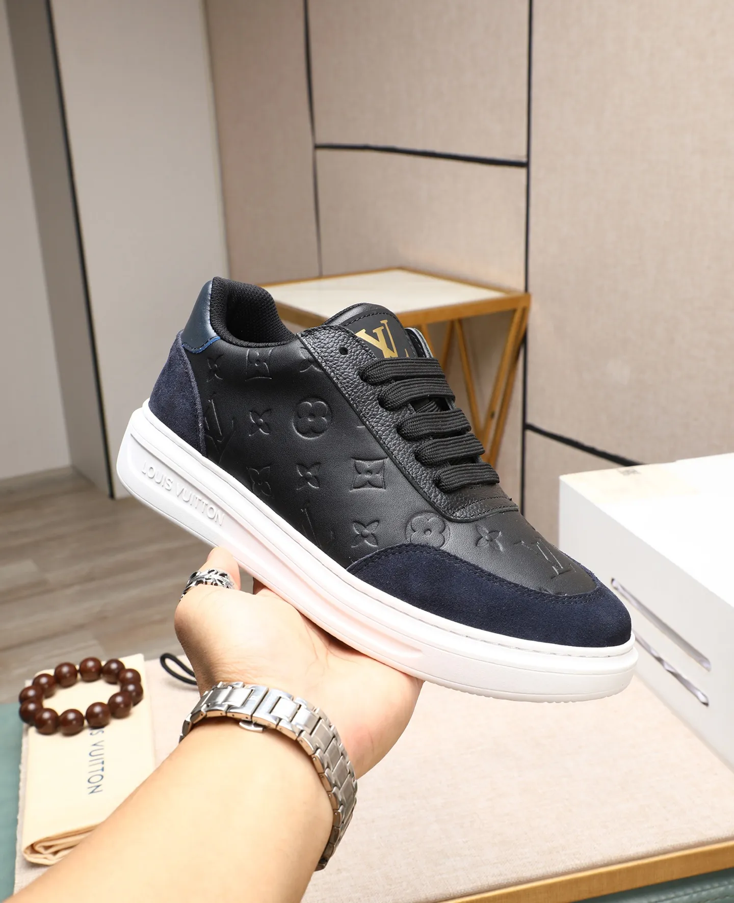 Men's shoes 💰540 📛📛【LOUIS VUITTON】Louis Vuitton new product👟Milan fashion catwalk style🇰🇾🇰🇾LV family logo, celebrity style, a must-have for fashionistas⚠️Classic presbyopia flower➕Water-dyed cow lining➕Special outsole👞Number 38-44 (45 46 custom-made)